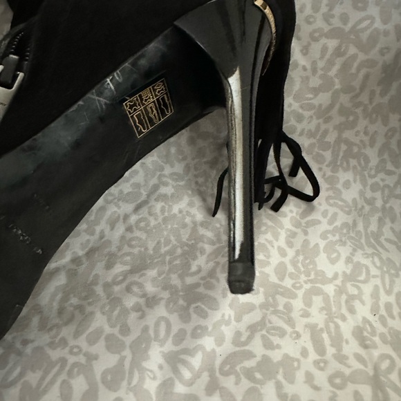 Burberry black suede fringe boots - Picture 7 of 10